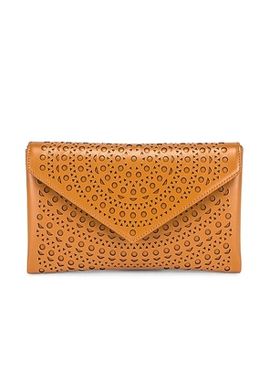 ALAÏA Oum 20 Leather Laser Cut Clutch in Tan Clair - Neutral. Size all.