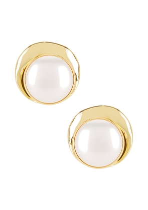 SHASHI Bhodi Pearl Stud in Ivory.