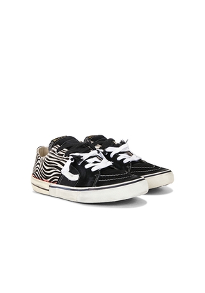 Paul Easterlin Caly Star Low Sneakers in Black. Size 41. Also in 42, 43, 44, 45, 46.