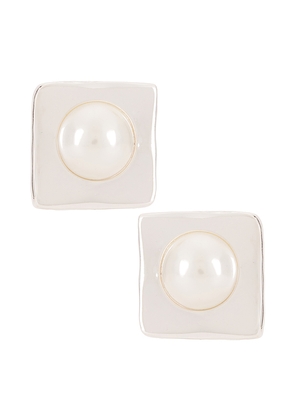 retrofete Nikki Pearl Earring in Metallic Silver.