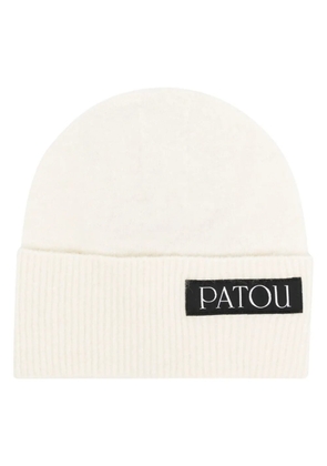 Patou logo-patch knitted beanie - White