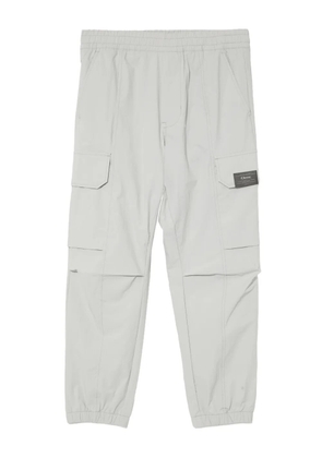 CHOCOOLATE logo-patch trousers - Grey