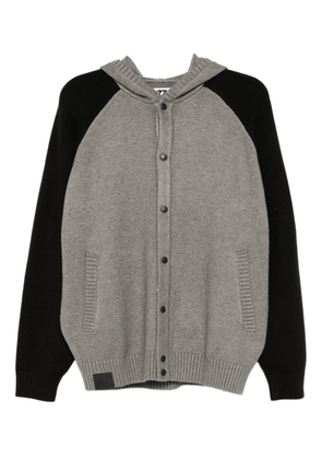 izzue logo-patch cardigan - Grey