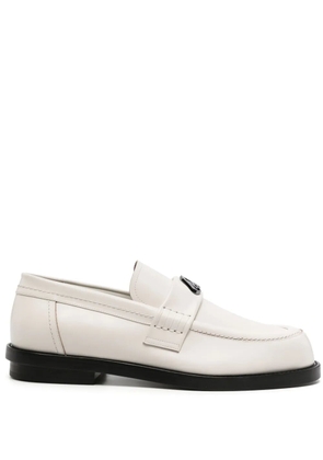 Alexander McQueen Seal-plaque leather loafers - Neutrals