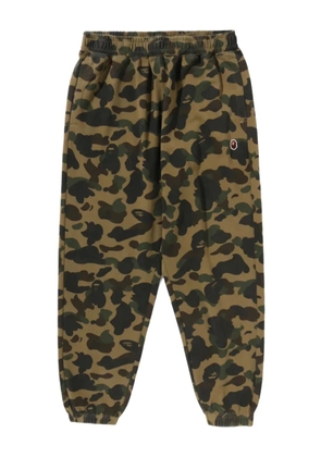 A BATHING APE® camouflage-print track pants - Green