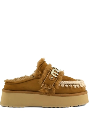 Mou 4mm platform letter-logo clogs - Brown