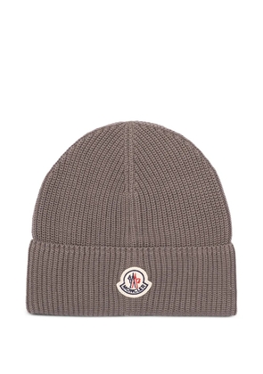 Moncler ribbed logo-patch beanie hat - Grey