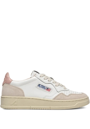 Autry Medalist Low 'White/Powder' sneakers