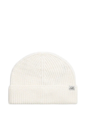 C.P. Company ribbed logo-patch beanie hat - White