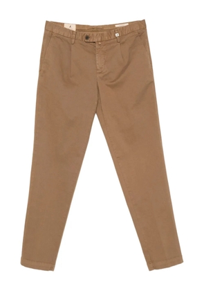 Myths pleated-front trousers - Brown