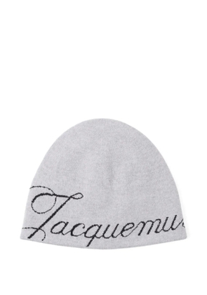 Jacquemus The Atelier logo-letter beanie - Grey