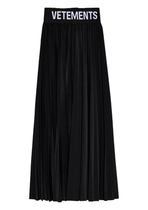 VETEMENTS logo-waistband pleated skirt - Black