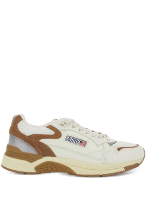 Autry Hyperway logo-patch sneakers - White