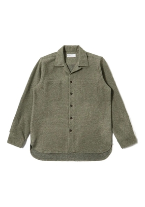 Universal Works patch-pocket button-cuff shirt - Green