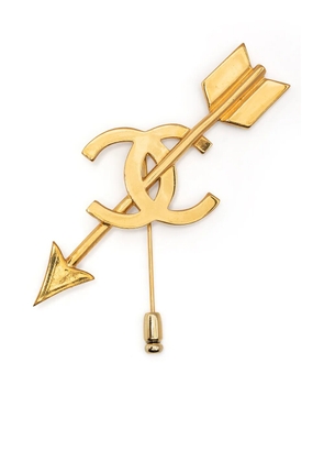 CHANEL Pre-Owned 1990s bow and arrow motif brooch - Gold