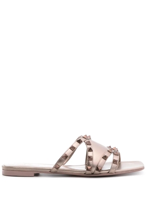 Valentino Garavani Rockstud metallic leather slides - Gold