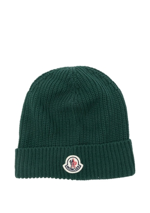 Moncler ribbed logo-patch beanie hat - Green