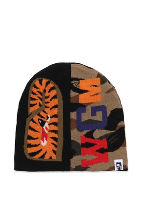 A BATHING APE® camouflage shark beanie hat - Black