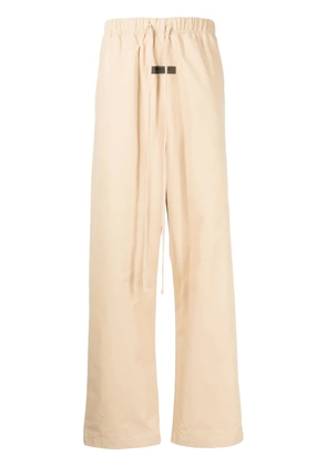 FEAR OF GOD ESSENTIALS logo-patch straight-leg trousers - Brown