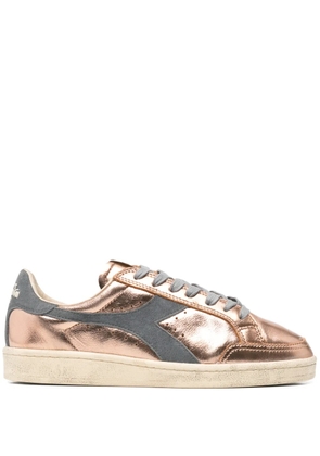 Diadora stripe-detail sneakers - Orange