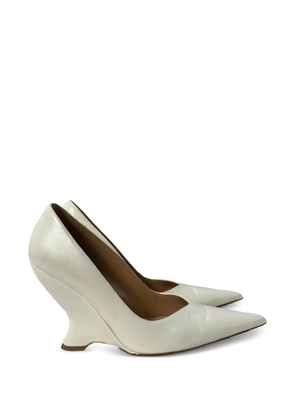 Bottega Veneta Pre-Owned Punta wedge-heel pumps - White
