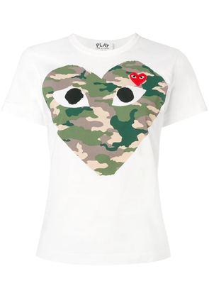 Comme Des Garçons Play camouflage heart T-shirt - White