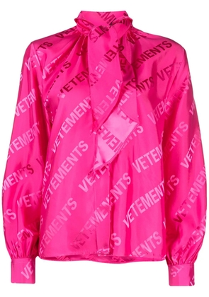 VETEMENTS logo-jacquard tie-neck shirt - Pink