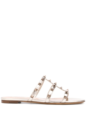 Valentino Garavani Valentino Garavani Rockstud T-strap sandals - Gold