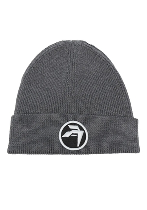 AMBUSH logo-embroidered knitted beanie - Grey
