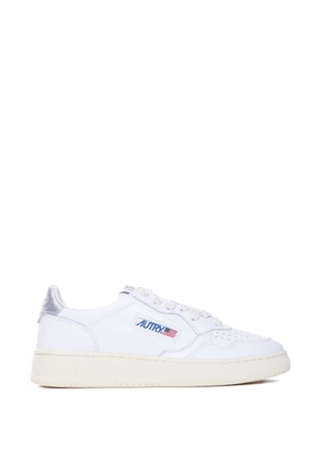 Autry Medalist round-toe leather low sneakers - White
