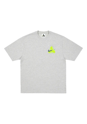 Palace x Nike Tri Swoosh T-shirt - Grey