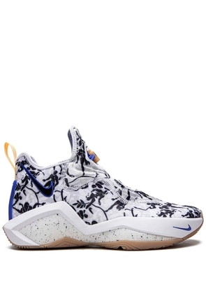 Nike LeBron Soldier XIV sneakers - White