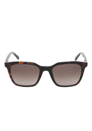 GUESS EYEWEAR rectangle-frame tortoiseshell-effect sunglasses - Brown