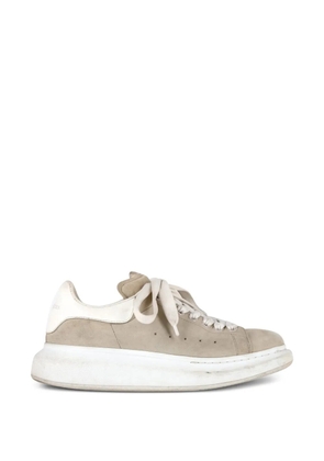 Alexander McQueen Pre-Owned Oversized suede sneakers - Grey