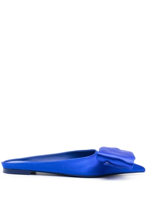 Ferragamo asymmetric-bow satin mules - Blue