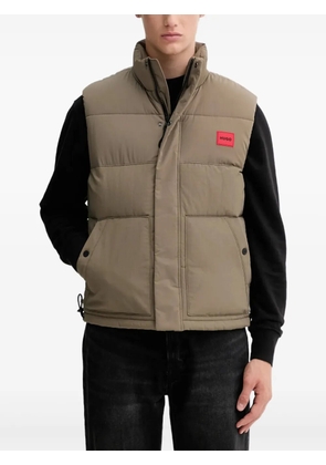 HUGO padded logo-patch gilet - Neutrals