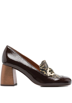 Chie Mihara 85mm chain-detail pumps - Brown