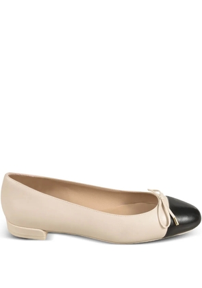 Stuart Weitzman Sleek bow-detail flat pumps - Neutrals