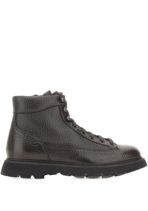 Doucal's grained lace-up boots - Brown