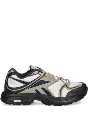 Reebok Road Plus VI trainers - White