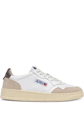 Autry Medalist low suede sneakers - White