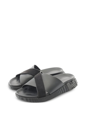 Hermès Pre-Owned 2000's infrastructure leather suede sandals - Black