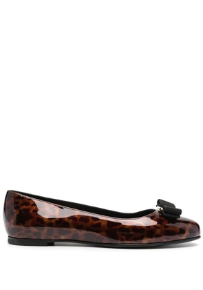 Ferragamo Vara-bow leopard-print ballerina shoes - Brown