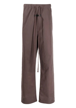 FEAR OF GOD ESSENTIALS logo-patch straight-leg trousers - Brown