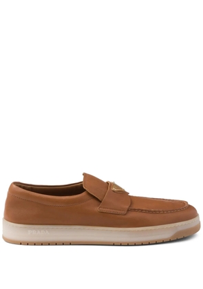 Prada logo-plaque leather loafers - Brown