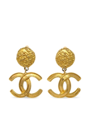CHANEL Pre-Owned 1995 CC dangle earrings - Gold
