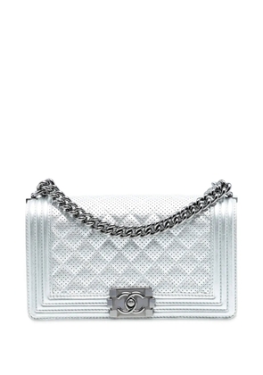 CHANEL Pre-Owned 2014 Old Medium Quilted Perforated Metallic Lambskin Boy Flap crossbody bag - Silver