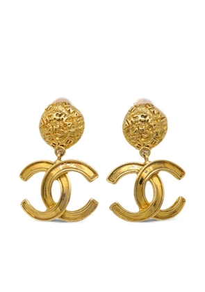 CHANEL Pre-Owned 1982 CC dangle clip-on earrings - Gold