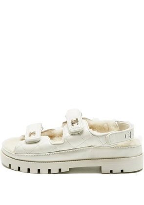 CHANEL Pre-Owned Dad shearling leather sandals - White