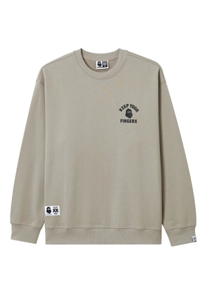 FINGERCROXX crew-neck logo-print sweatshirt - Neutrals